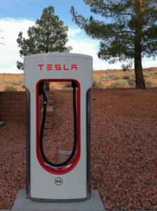 ładowanie samochodów elektrycznych