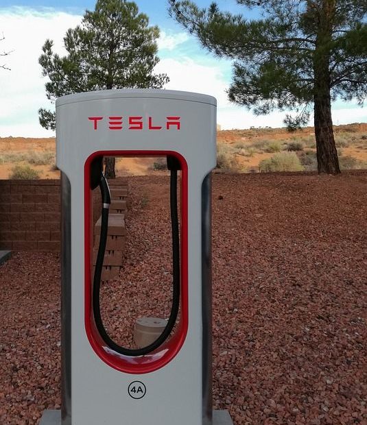 ładowanie samochodów elektrycznych